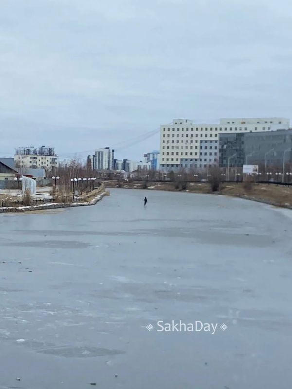 #пишут Хотела бы предупредить, что на Теплом озере мальчик катается на коньках, не рановато ли?