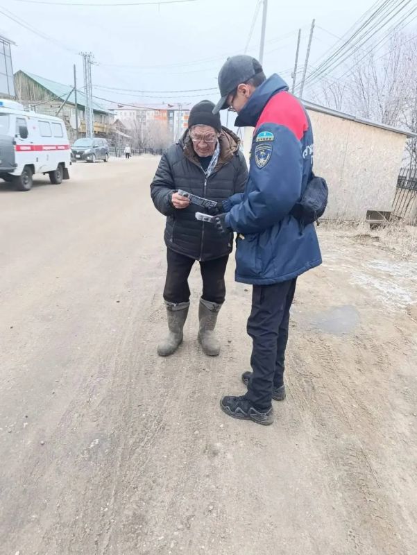 В Якутии спасатели напомнили жителям об опасности тонкого льда и правилах поведения при встрече с медведем В Якутии спасатели напомнили жителям об опасности тонкого льда и правилах поведения при встрече с медведем
