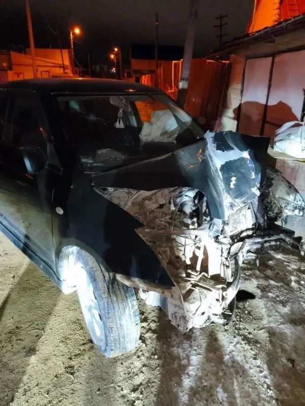 Водитель наехал на опору ЛЭП и оставил часть Якутска без света Водитель наехал на опору ЛЭП и оставил часть Якутска без света
