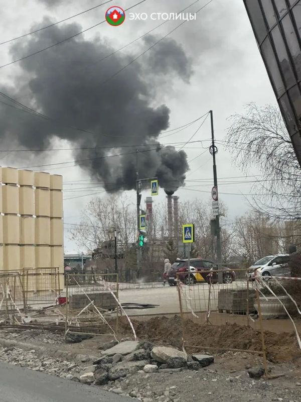 Жителей Якутска обеспокоил черный дым из труб ТЭЦ