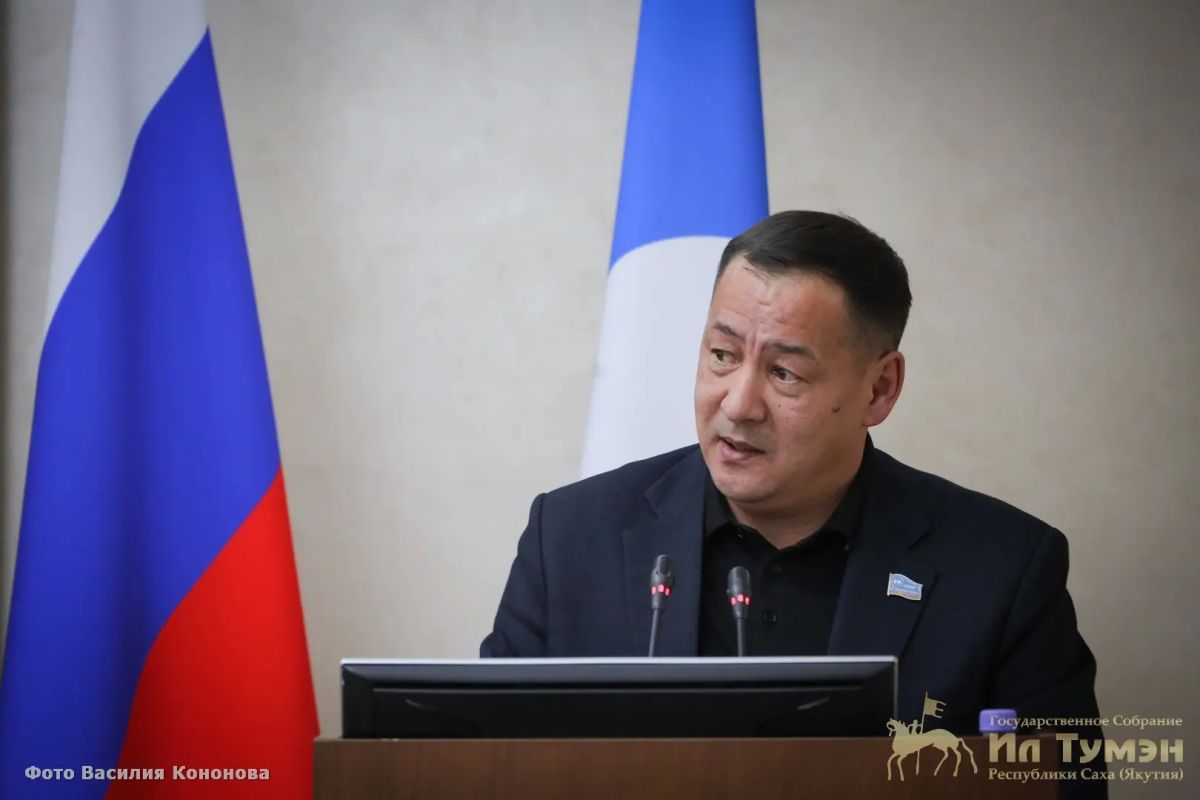 Долги ГУП ЖКХ и срыв северного завоза: в Ил Тумэне обсудили проблемы северного завоза в арктические районы Якутии Долги ГУП ЖКХ и срыв северного завоза: в Ил Тумэне обсудили проблемы северного завоза в арктические районы Якутии