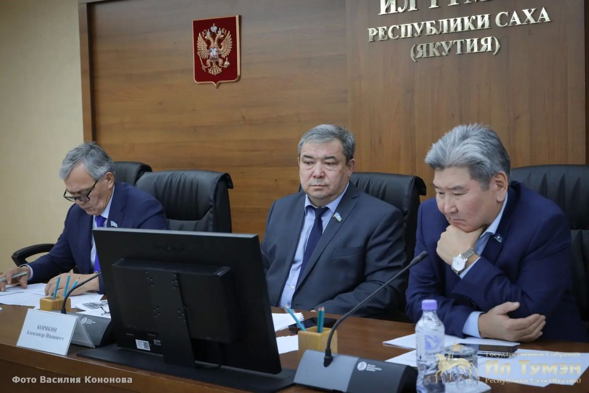Долги ГУП ЖКХ и срыв северного завоза: в Ил Тумэне обсудили проблемы северного завоза в арктические районы Якутии Долги ГУП ЖКХ и срыв северного завоза: в Ил Тумэне обсудили проблемы северного завоза в арктические районы Якутии