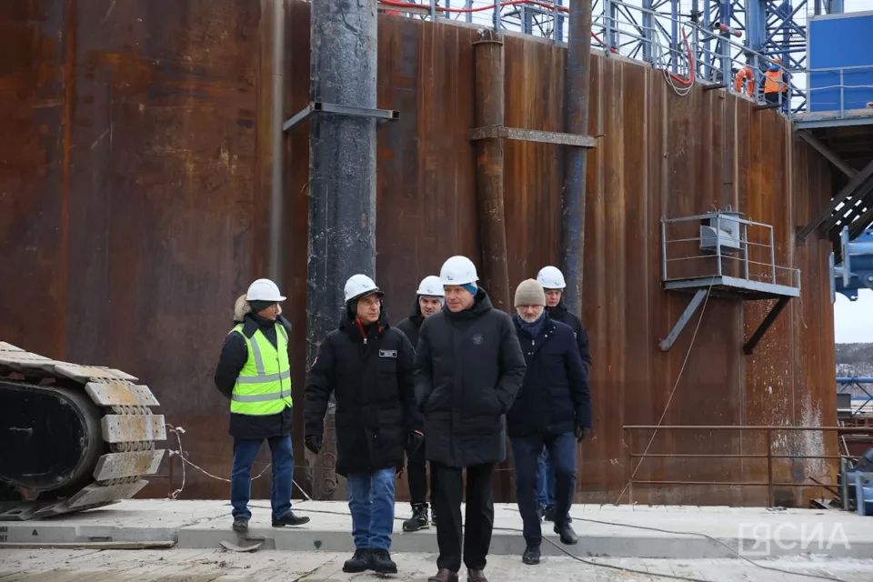 Делегация Совета Федерации ознакомилась с ходом строительства Ленского моста