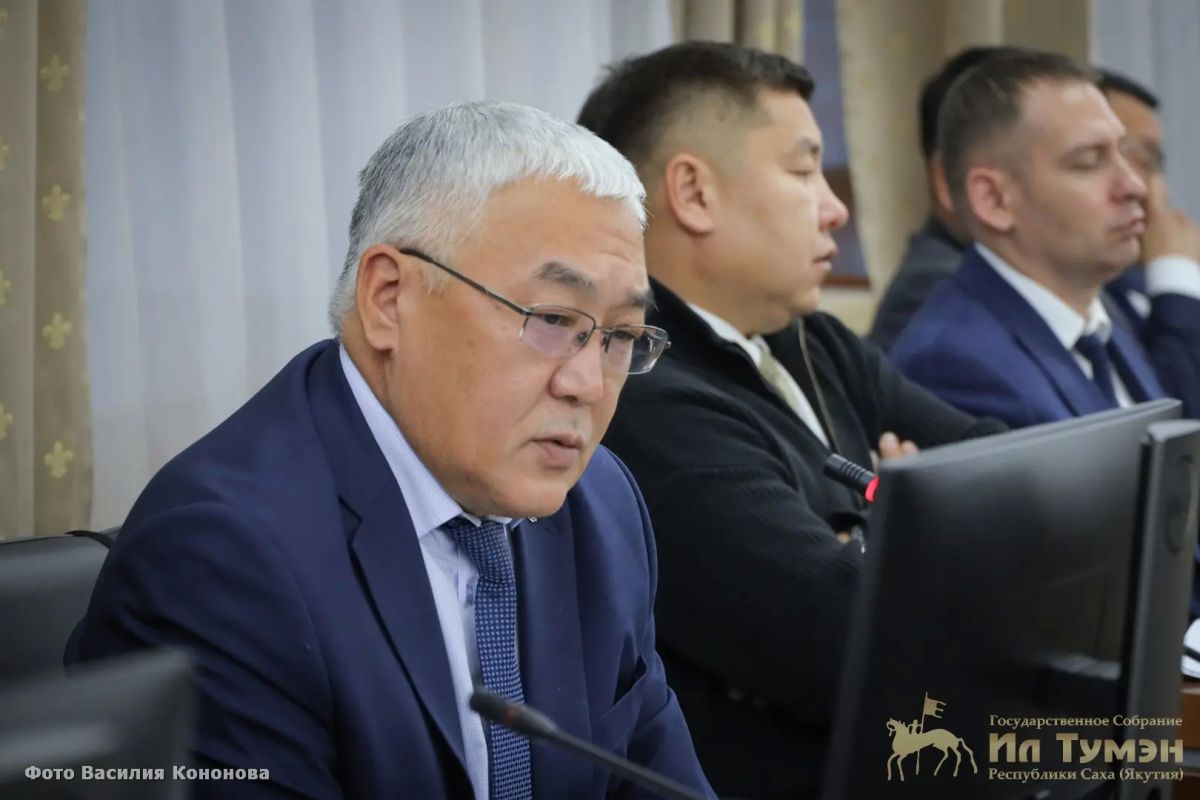 Долги ГУП ЖКХ и срыв северного завоза: в Ил Тумэне обсудили проблемы северного завоза в арктические районы Якутии Долги ГУП ЖКХ и срыв северного завоза: в Ил Тумэне обсудили проблемы северного завоза в арктические районы Якутии