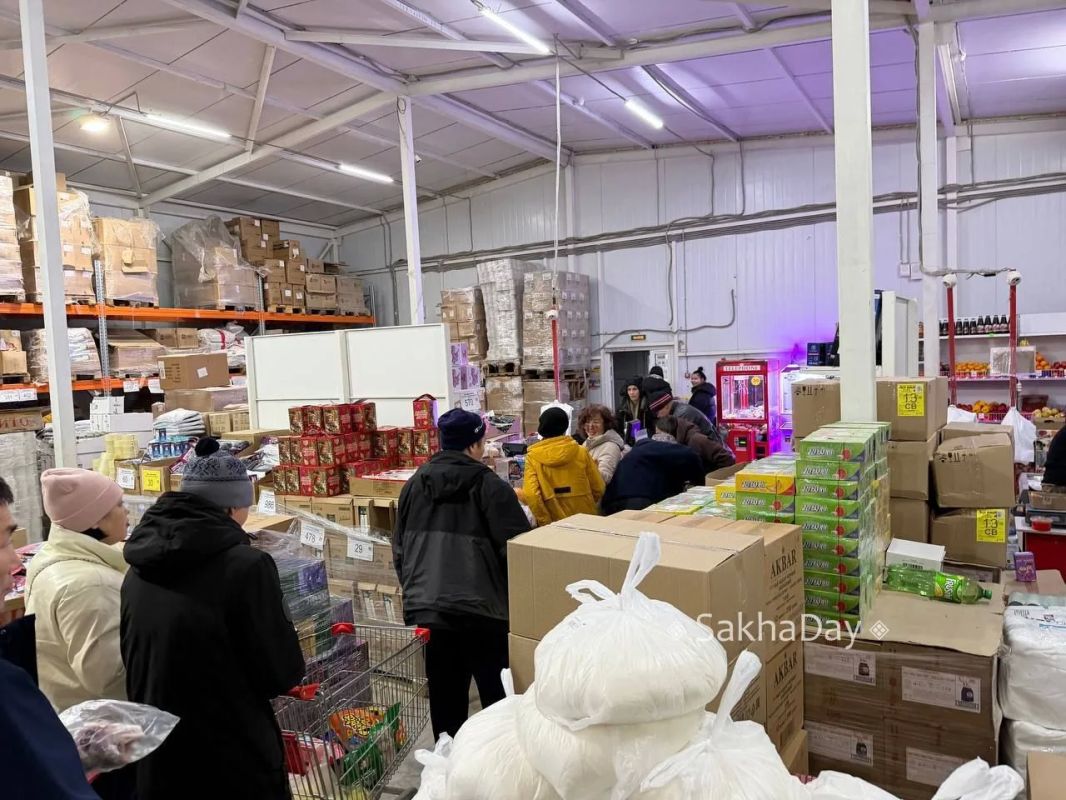 #пишут Предусмотрительные граждане уже вовсю скупают новогодние сладкие подарки в одном из магазинов Якутска