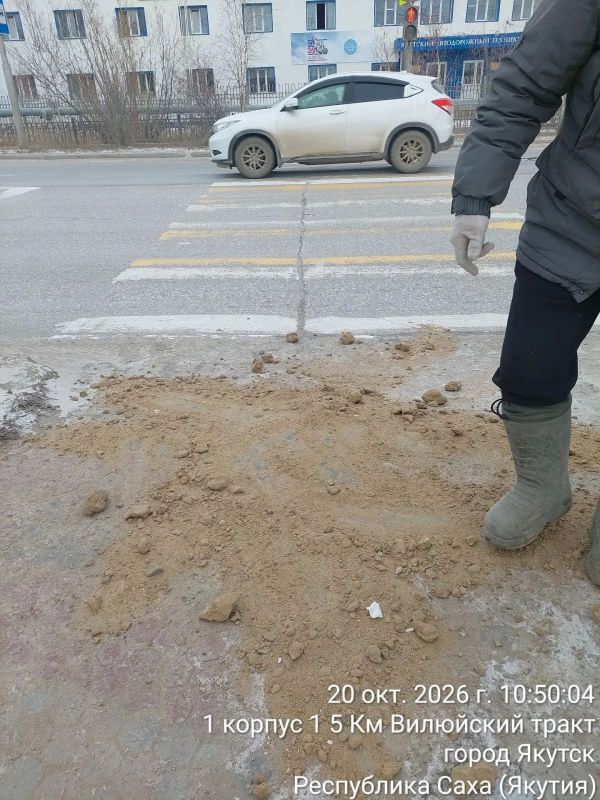 Дворники проводят работу по предотвращению гололеда в Сайсарском округе Дворники проводят работу по предотвращению гололеда в Сайсарском округе