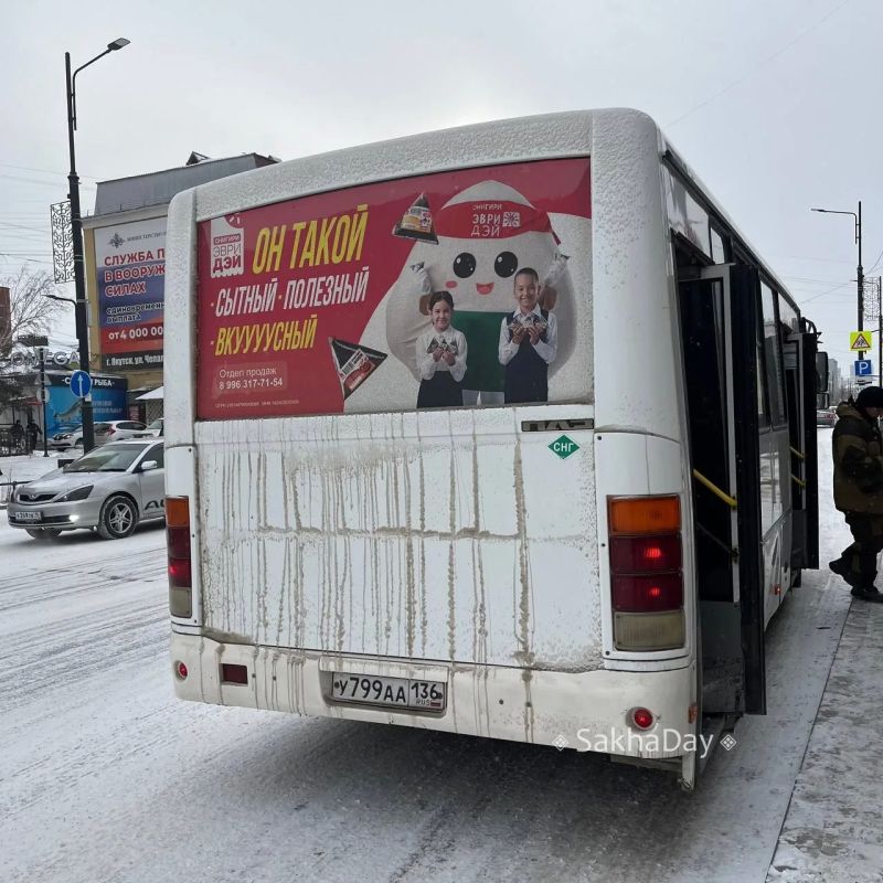 #пишут. Только что водитель четверки, не желая стоять в дикой пробке на улице Орджоникидзе, повернул на проспект в районе гостиницы "Азимут" и мигом добрался до площади Республики