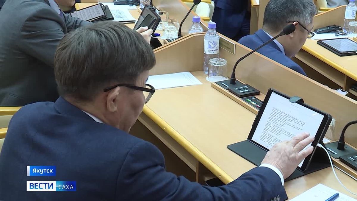 В Якутске завершился первый день двадцатого пленарного заседания Госсобрания Ил Тумэн