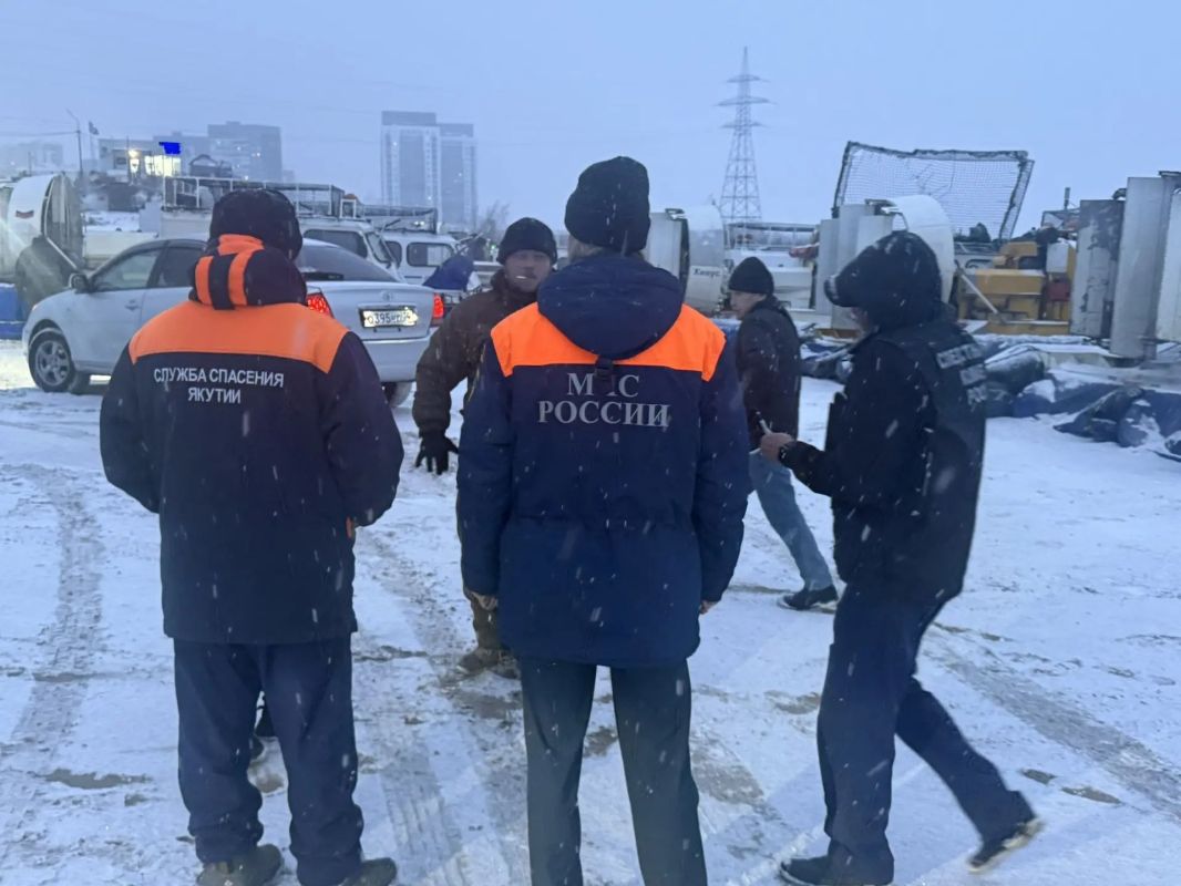 Пассажирское судно село на мель на реке Лена в Якутии Пассажирское судно село на мель на реке Лена в Якутии
