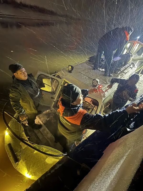 Теплоход «Московский-11» сел на мель на Лене: пассажиры эвакуируются на судах на воздушной подушке Теплоход «Московский-11» сел на мель на Лене: пассажиры эвакуируются на судах на воздушной подушке
