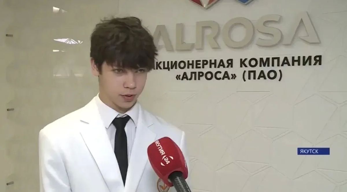Неделя без турникетов в АЛРОСА: ученики Физико-технического лицея узнали как проходит сортировка и оценка якутских алмазов Неделя без турникетов в АЛРОСА: ученики Физико-технического лицея узнали как проходит сортировка и оценка якутских алмазов