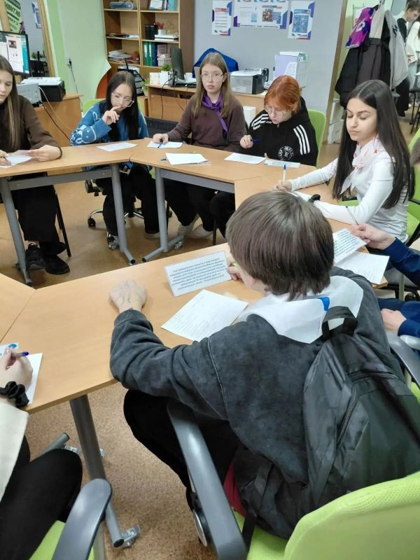 ИЗБИРправда или Ложь?. Новый учебный год означает покорение новых вершин и достижение новых испытаний, и с этим подрастающему поколению поможет Интерактивная игровая программа «Проектный шанс: новые горизонты», которая... ИЗБИРправда или Ложь?. Новый учебный год означает покорение новых вершин и достижение новых испытаний, и с этим подрастающему поколению поможет Интерактивная игровая программа «Проектный шанс: новые горизонты», которая...