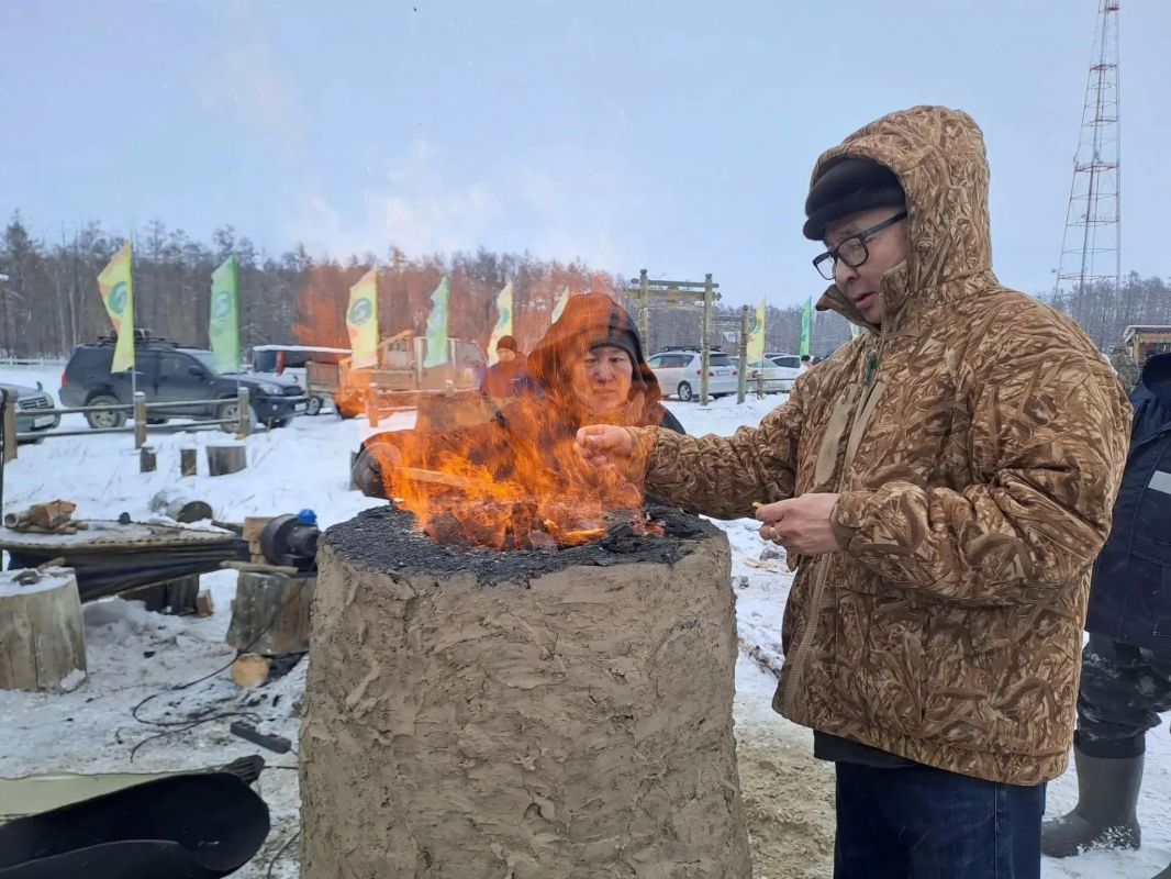 В Намском улусе выплавили железо по старинной технологии В Намском улусе выплавили железо по старинной технологии