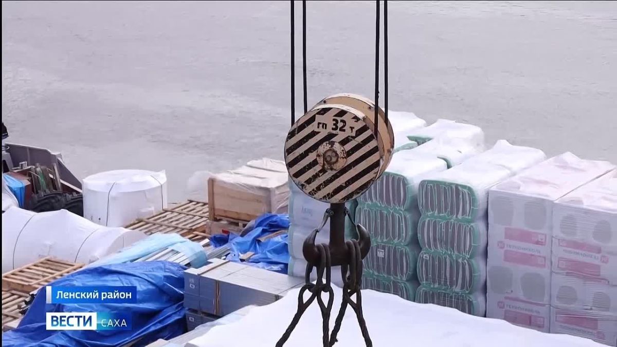 Последнее в этом сезоне судно причалило у Ленского речного порта