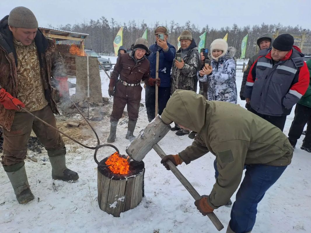 В Намском улусе выплавили железо по старинной технологии В Намском улусе выплавили железо по старинной технологии