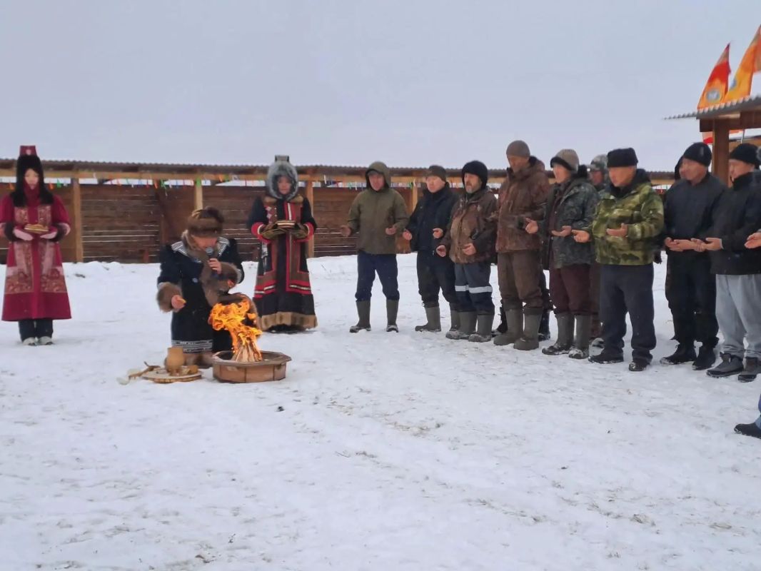 В Намском улусе выплавили железо по старинной технологии В Намском улусе выплавили железо по старинной технологии