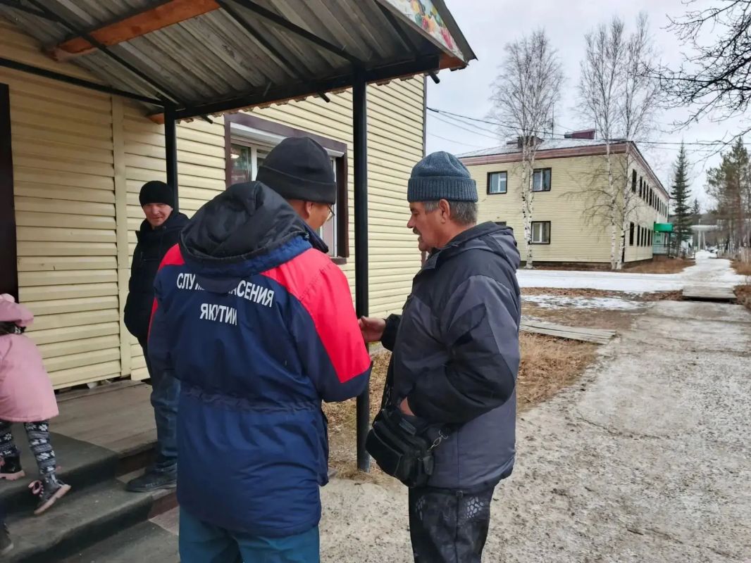 Спасатели провели профилактические мероприятия на тему «Безопасный лёд» Спасатели провели профилактические мероприятия на тему «Безопасный лёд»