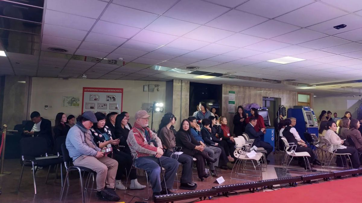 В Якутске в эти минуты проходит открытие выставки «Лучшие украшения Якутии-2026» (6+) В Якутске в эти минуты проходит открытие выставки «Лучшие украшения Якутии-2026» (6+)