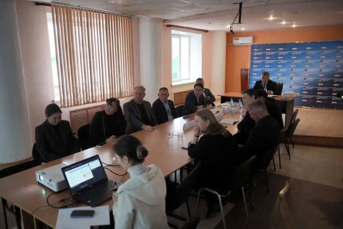 В преддверии Дня работника автомобильного транспорта провел совещание с нашими перевозчиками в МУП «ЯПАК» В преддверии Дня работника автомобильного транспорта провел совещание с нашими перевозчиками в МУП «ЯПАК»