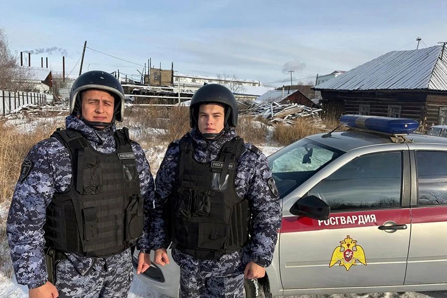 В Якутии при участии Росгвардии ликвидировано возгорание частного дома и эвакуированы пострадавшие