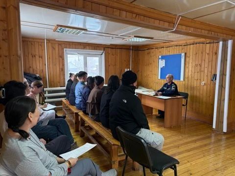Пожарная безопасность на рабочем месте: в Таттинском улусе прошла профилактическая беседа