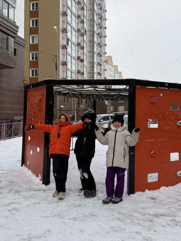 Каникулы в разгаре!. Веселые покатушки с санками, игры во дворе и прогулки на свежем воздухе - простые радости детства, которые остаются любимыми во все времена! Каникулы в разгаре!. Веселые покатушки с санками, игры во дворе и прогулки на свежем воздухе - простые радости детства, которые остаются любимыми во все времена!