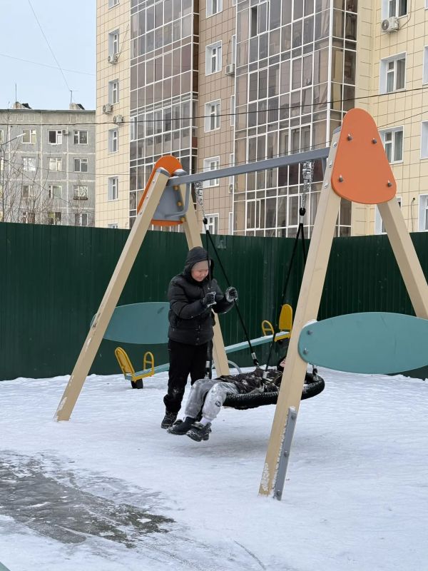Каникулы в разгаре!. Веселые покатушки с санками, игры во дворе и прогулки на свежем воздухе - простые радости детства, которые остаются любимыми во все времена! Каникулы в разгаре!. Веселые покатушки с санками, игры во дворе и прогулки на свежем воздухе - простые радости детства, которые остаются любимыми во все времена!
