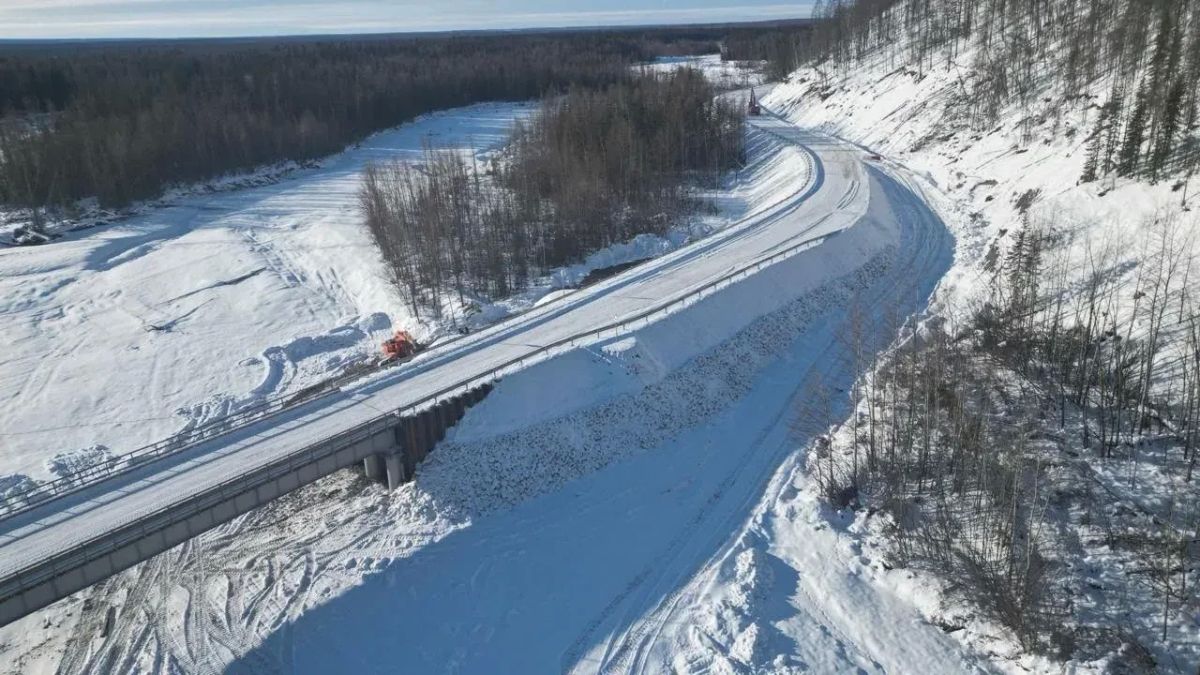 Движение по двум новым мостам через реки Улах и Куранах запущено на автодороге "Яна" в Томпонском улусе Якутии, сообщил глава республики Айсен Николаев в "Максе" Движение по двум новым мостам через реки Улах и Куранах запущено на автодороге "Яна" в Томпонском улусе Якутии, сообщил глава республики Айсен Николаев в "Максе"