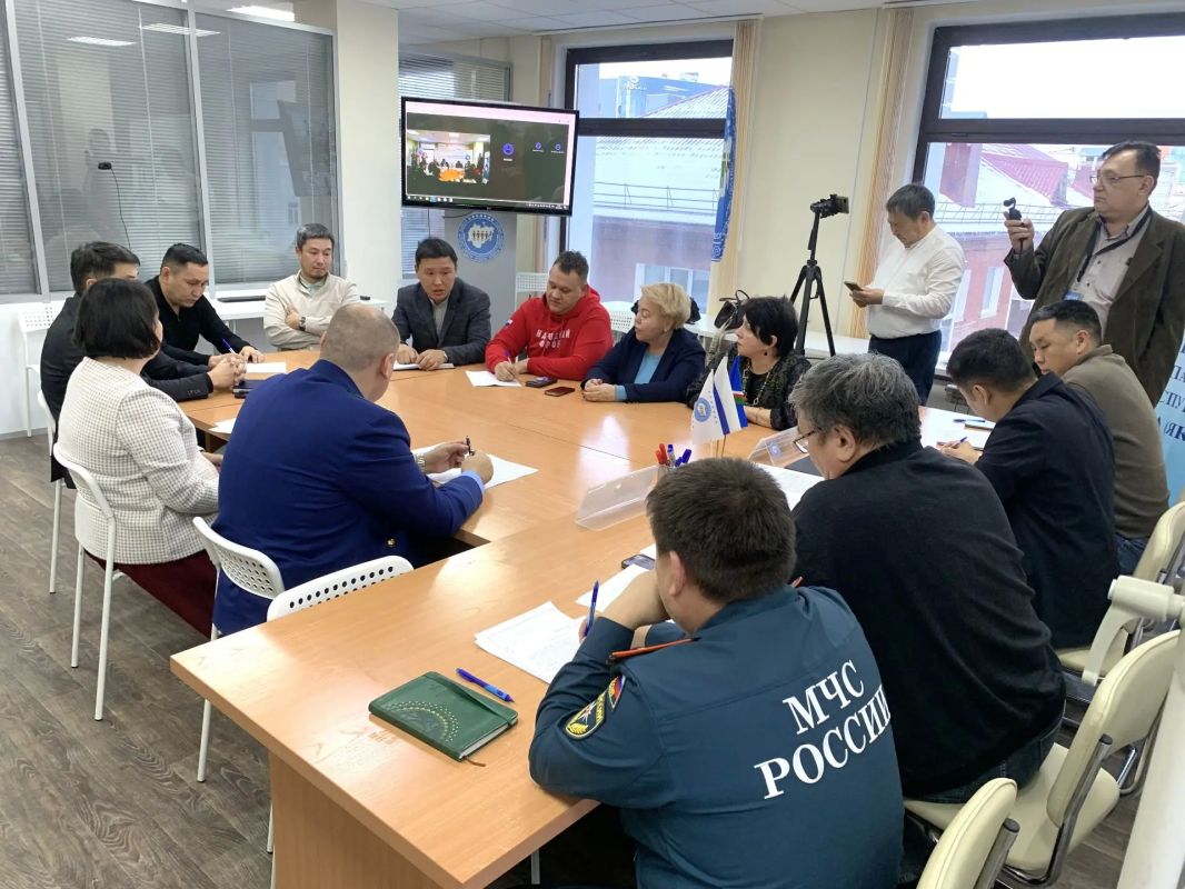 На площадке Общественной палаты РС(Я) идет совещание, посвященное ситуации с СОШ №1 г. Якутска На площадке Общественной палаты РС(Я) идет совещание, посвященное ситуации с СОШ №1 г. Якутска