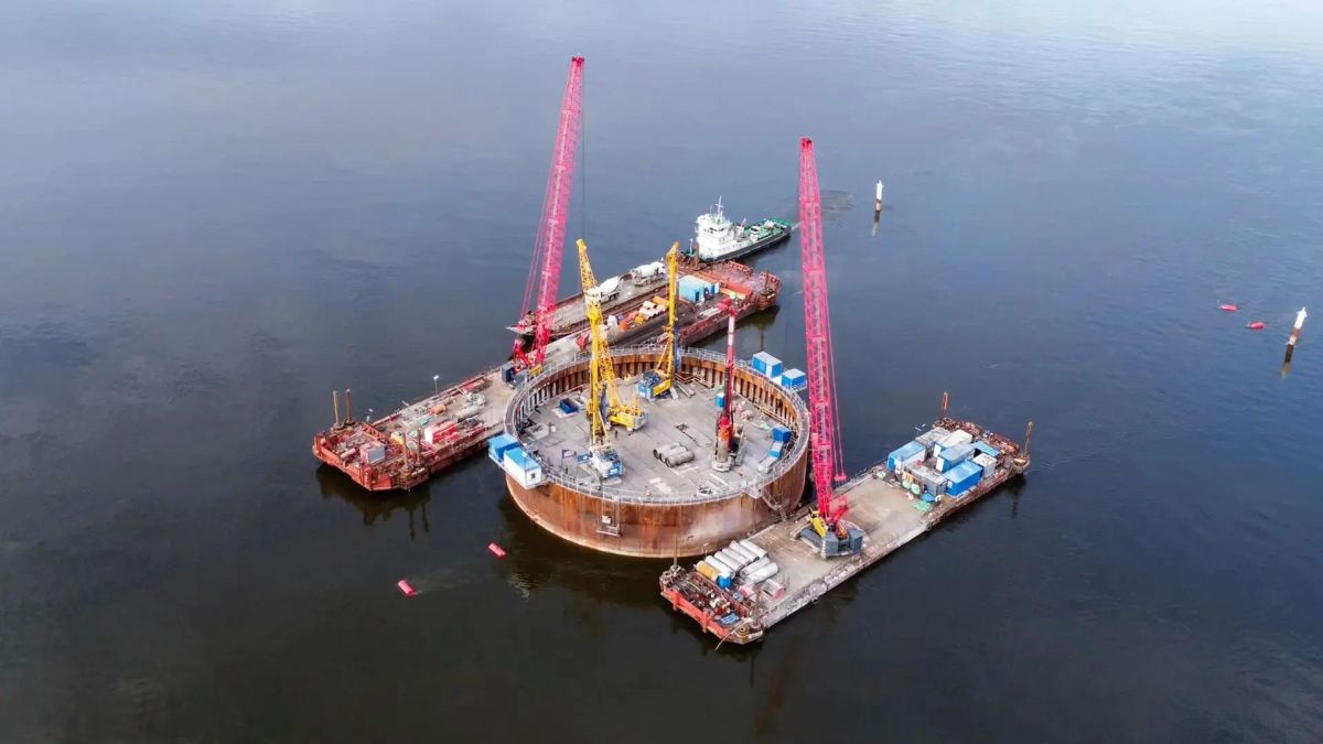 Речной флот завершил сезон работ на площадке Ленского моста Речной флот завершил сезон работ на площадке Ленского моста