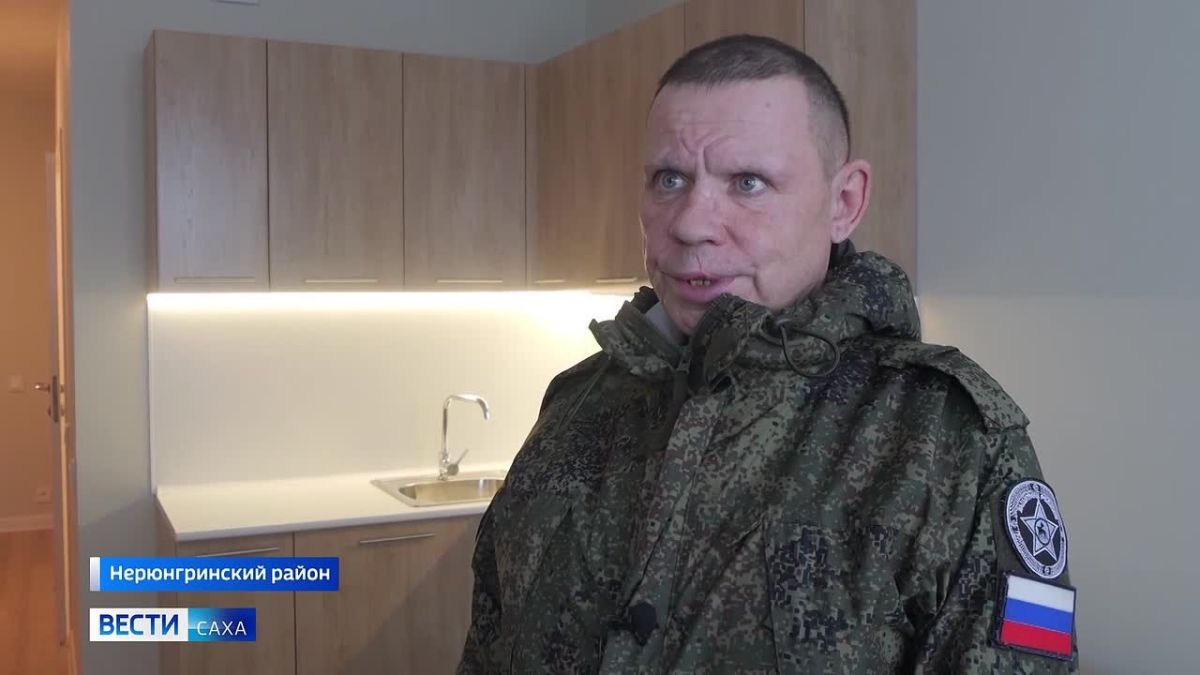 60 семей Нерюнгринского района получили ключи от квартир в новом доме, построенном по федеральной программе "Доступное арендное жилье"