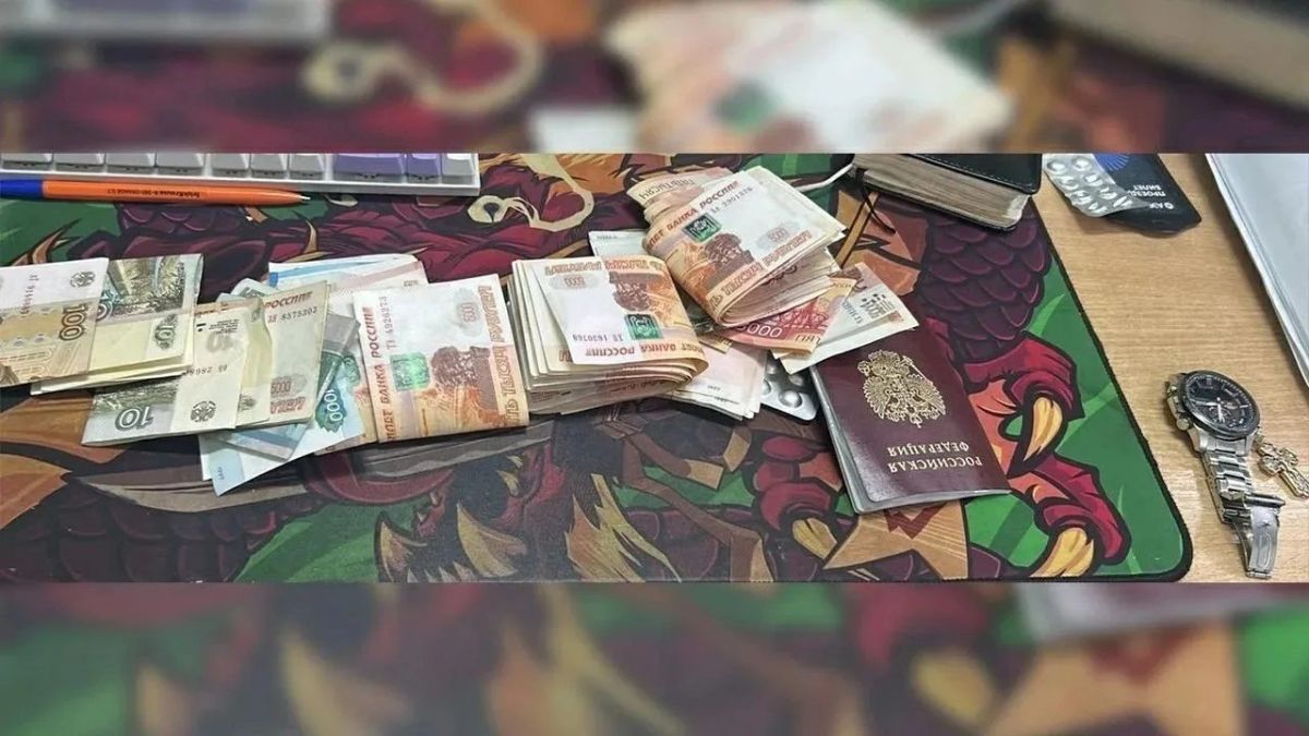 Обокрал уснувшего вахтовика на миллион рублей Обокрал уснувшего вахтовика на миллион рублей