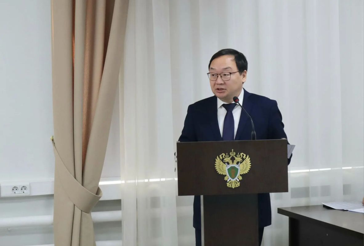 Под председательством прокурора республики Сергея Дябкина состоялось расширенное заседание коллегии по вопросам соблюдения трудовых прав граждан Под председательством прокурора республики Сергея Дябкина состоялось расширенное заседание коллегии по вопросам соблюдения трудовых прав граждан