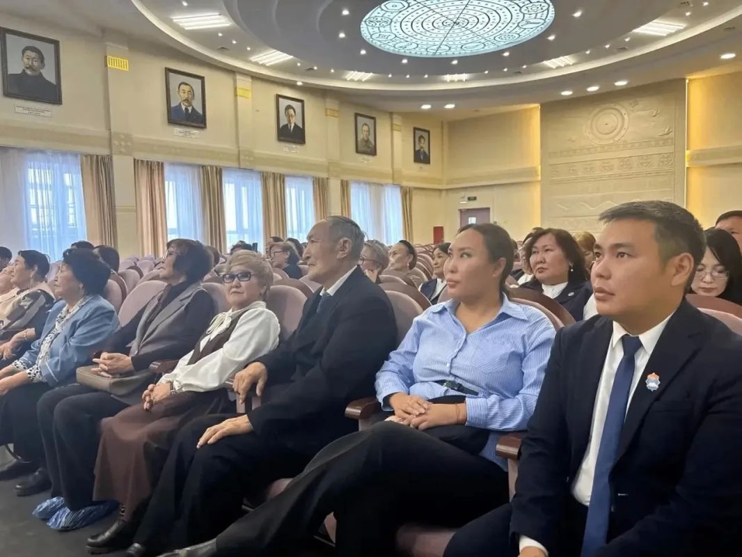 В Таттинском улусе почтили память заслуженного учителя Анны Белиной В Таттинском улусе почтили память заслуженного учителя Анны Белиной