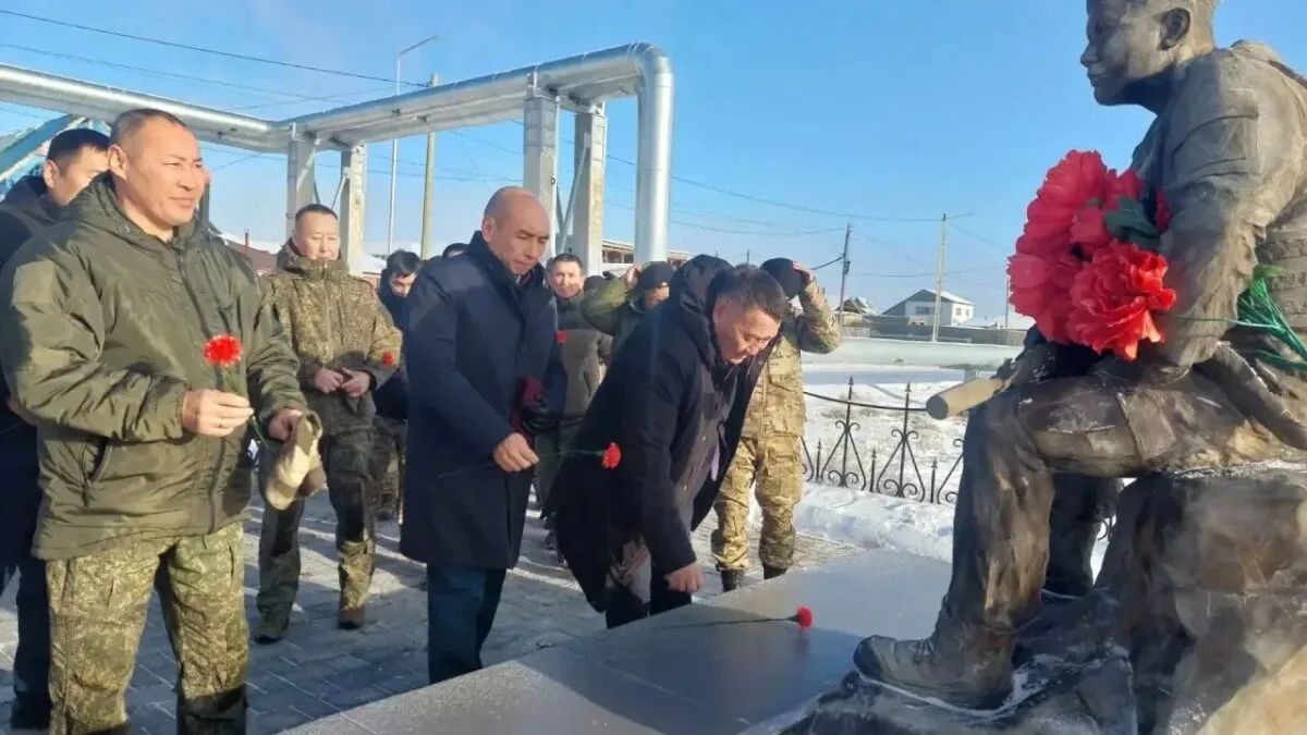 «Мои корни — источник силы»: Александр Находкин побывал в Усть-Алданском улусе «Мои корни — источник силы»: Александр Находкин побывал в Усть-Алданском улусе