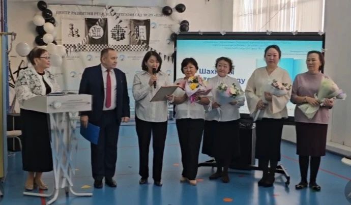 Педагоги Якутска представили уникальное методическое пособие «Шахматы в детском саду» Педагоги Якутска представили уникальное методическое пособие «Шахматы в детском саду»