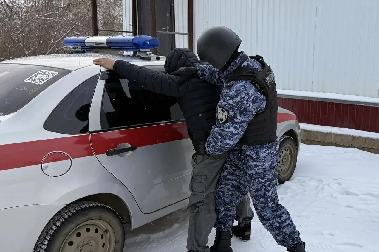 В Мирном росгвардейцы задержали мужчину за попытку разбоя в ресторане