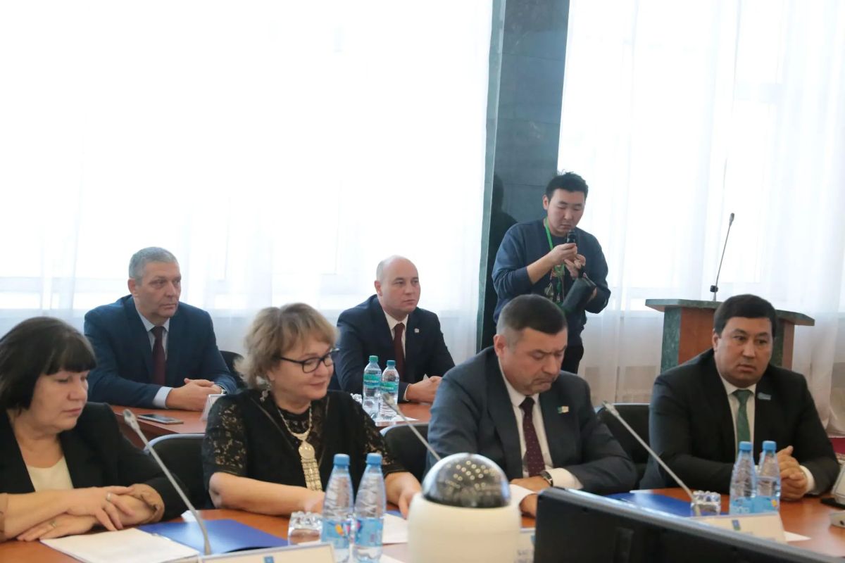 30 октября состоялась 27-ая сессия районного Совета депутатов, на повестке которой стоял вопрос о выборах главы алмазного края 30 октября состоялась 27-ая сессия районного Совета депутатов, на повестке которой стоял вопрос о выборах главы алмазного края