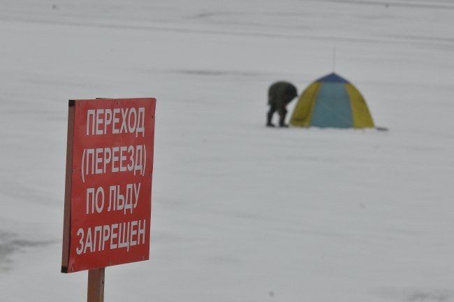 Жителей Якутии просят не выходить на неокрепший лед в период ледостава