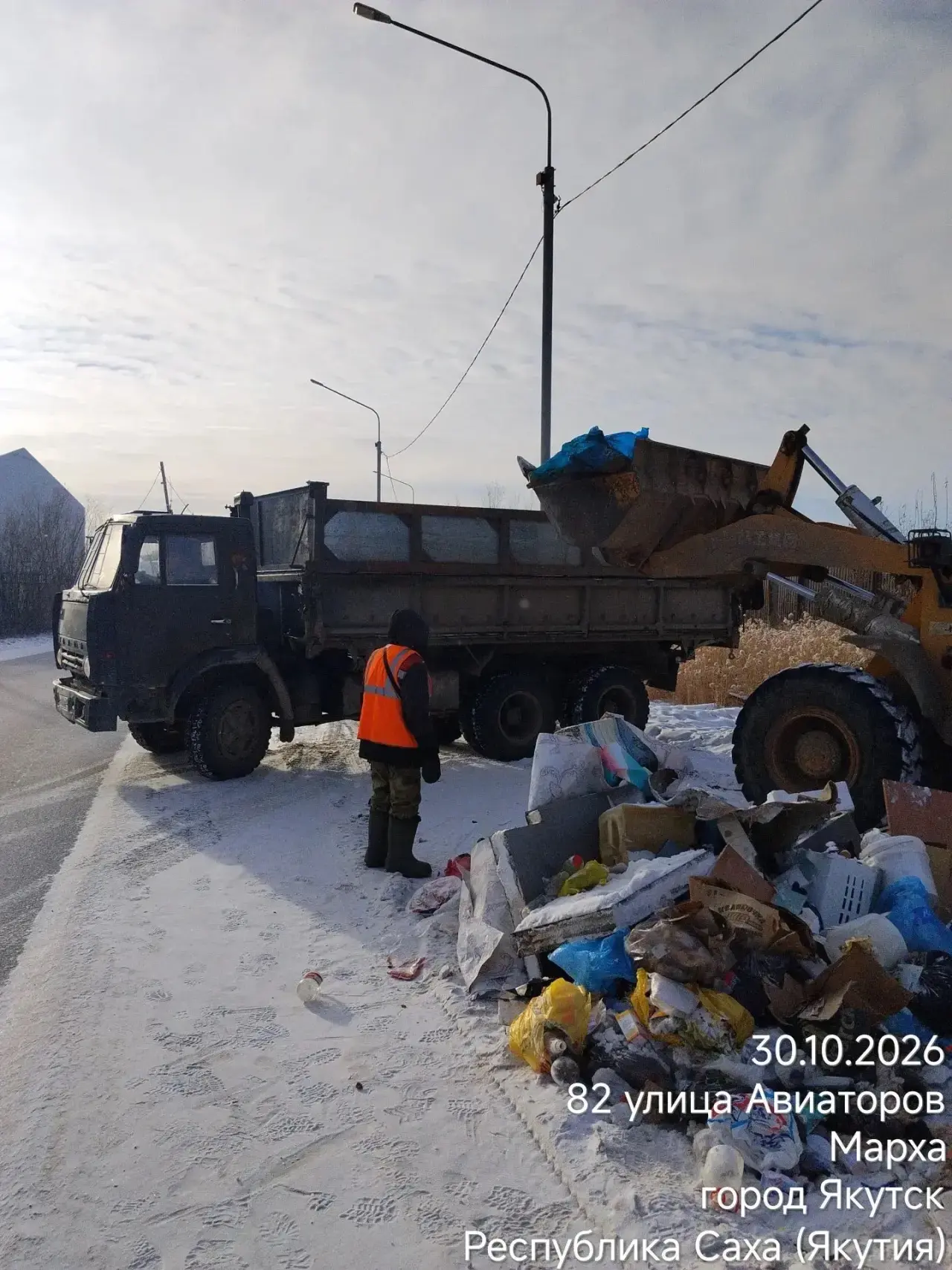 Подрядчик Управы Гагаринского округа провел работы по ликвидации не санкционированной свалки на улицах Авиаторов, Х. Максимова и Текки Одулока, также вывезен сухостой обрезанный вдоль улично дорожной сети автострады 50 лет...