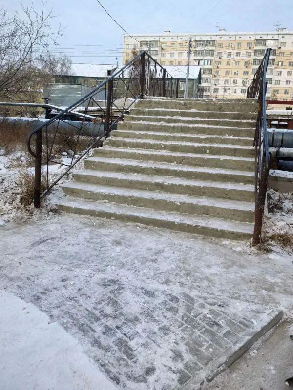 Муниципальные дворники обеспечивают безопасность пешеходов в зимний период Муниципальные дворники обеспечивают безопасность пешеходов в зимний период