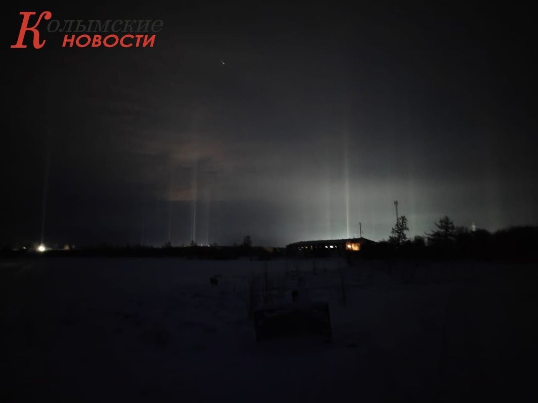 В небе над Верхнеколымском, вчера заметили потрясающее природное явление - сияющие световые столбы! В небе над Верхнеколымском, вчера заметили потрясающее природное явление - сияющие световые столбы!