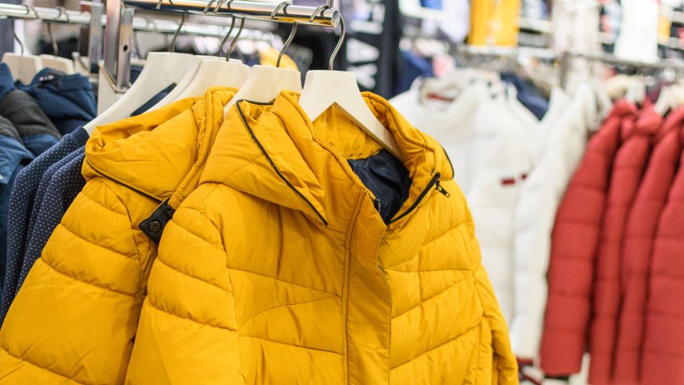 Такой пуховик в магазине обходите за версту: мигом превратит в простушку