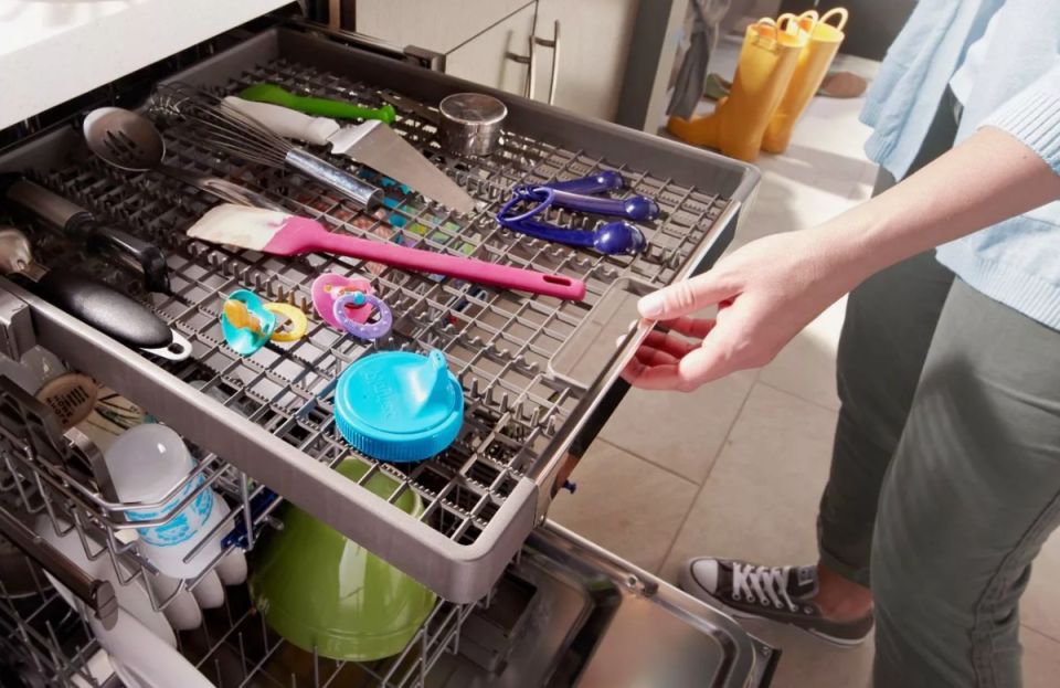 Как добиться идеальной чистоты посуды: разбираем важные факторы