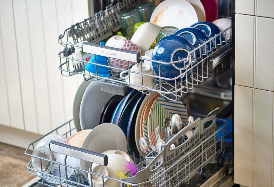 Что нельзя мыть в посудомойке: неожиданные запреты