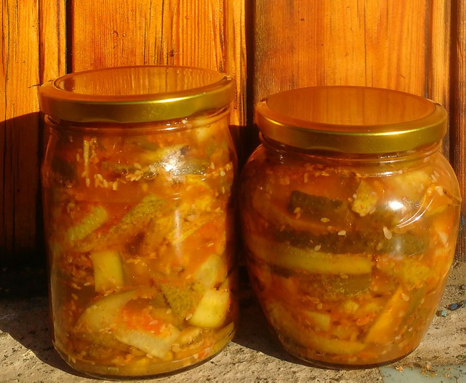 Острые огурцы в чесночной заливке: ароматное лакомство для гурманов