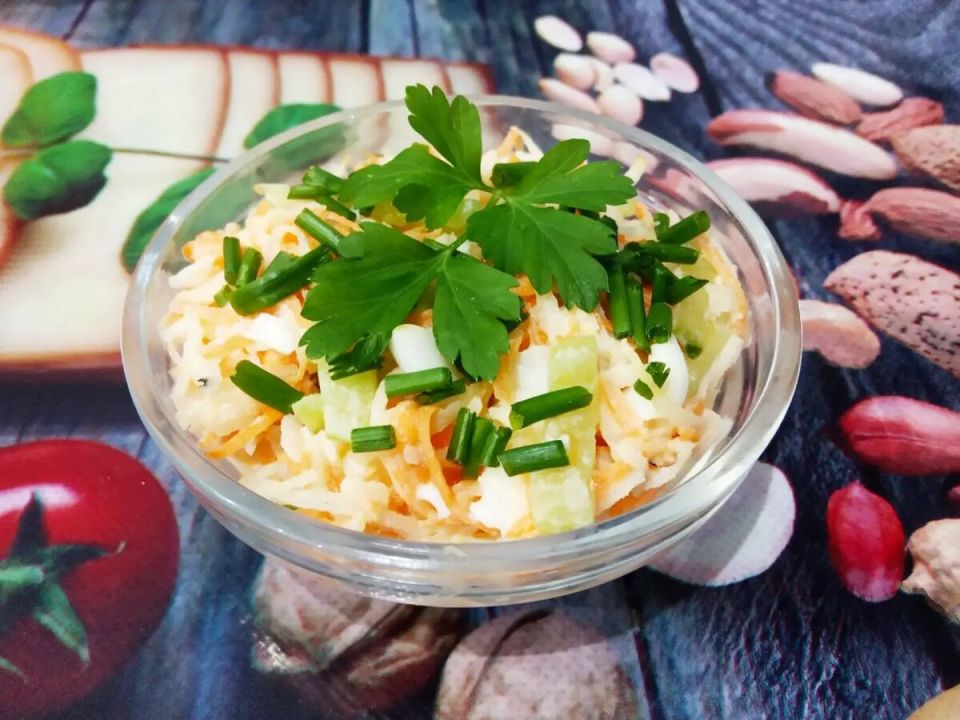 Салат с редькой и морковью — простой витаминный вариант на каждый день