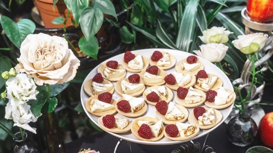 Идеальное сочетание игристого вина и десертов: как выбрать лучшие пары