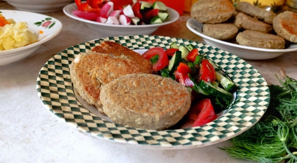 Вкусные котлеты из киноа и белой фасоли: идеальный вегетарианский рецепт